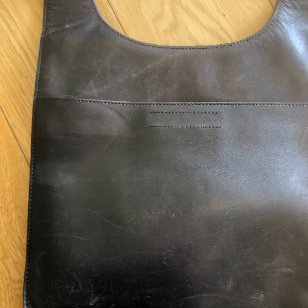 Authentic Prada leather crossbody - Picture 9 of 13